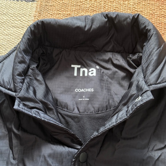 Aritzia TNA Coaches puffer jacket - Picture 5 of 6